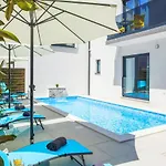 Valla Studio-free Bikes-adults Only