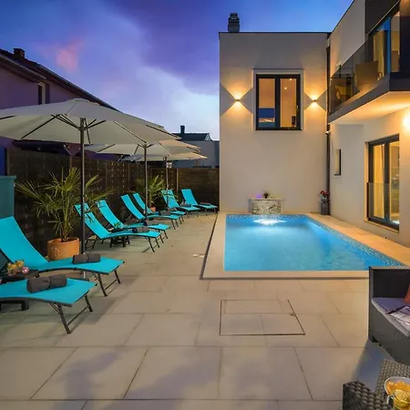 Valla Studio Apartments *