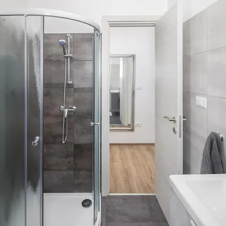 Valla Studio Apartments *