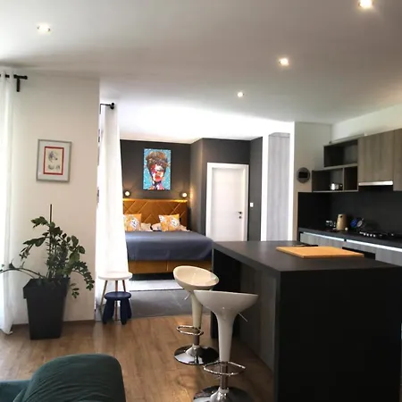 Valla Studio Apartments *